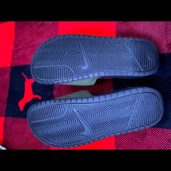 nike army green slides, size 7 in mens - Picture 2 of 2